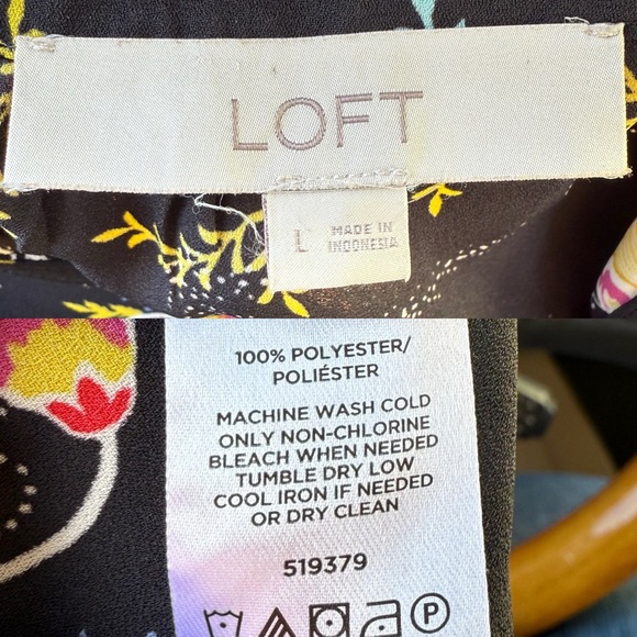 Loft Womens Shirt Blouse Black Floral Long Sleeve Button Neck Size Large - Picture 10 of 10